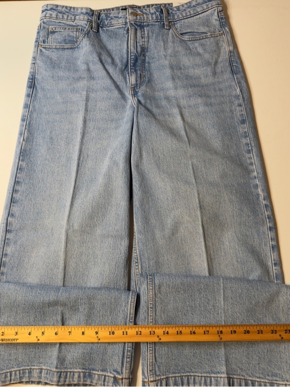 NWT Free Assembly Women's High Rise 70's Wide Leg Straight Jeans 12/31" Inseam - Picture 2 of 8